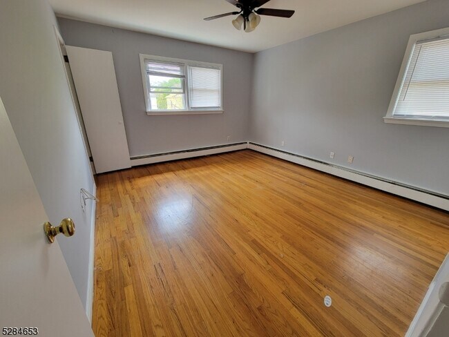 Building Photo - 555 Clifton Ave