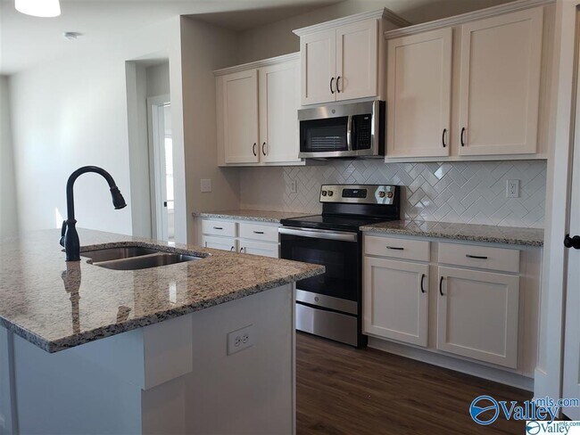 Foto del edificio - 182 Cherry Laurel Dr