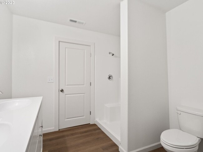 Building Photo - 600 N Earl Ct