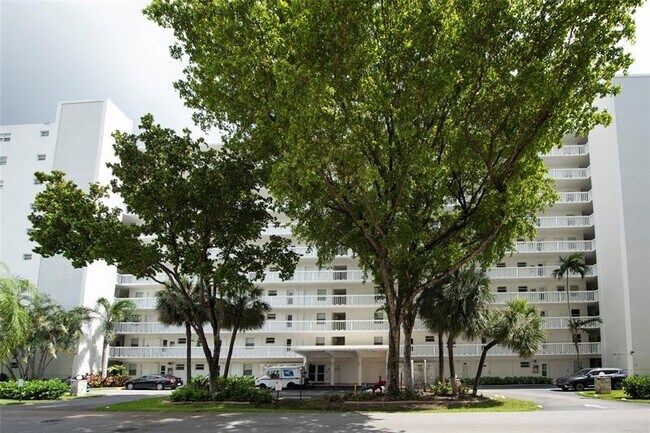 Foto del edificio - 2555 NE 11th St