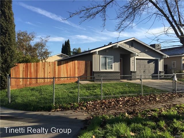 Primary Photo - 3 br, 2 bath House - 425 W. 6th St.