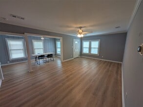 Building Photo - 1112 Ave M 1/2