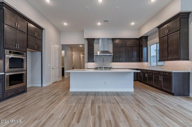 Building Photo - 21390 W Meadowbrook Ave