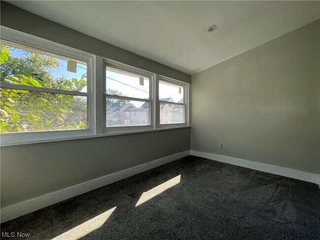 Building Photo - 1143 Cranford Ave