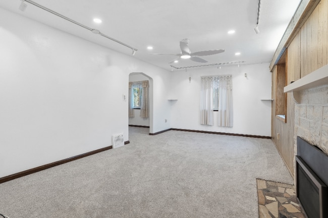 Building Photo - 350 Broadway Dr