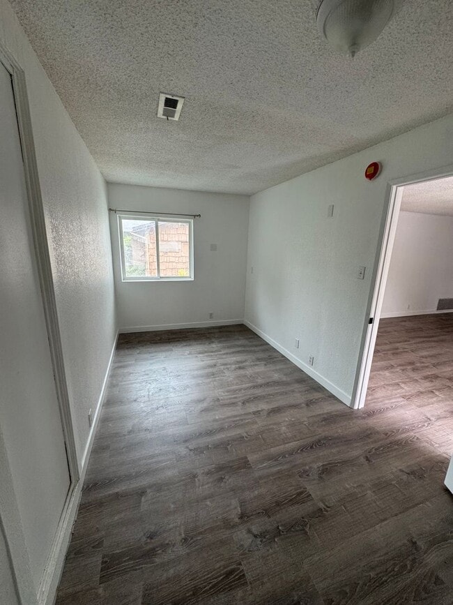 Foto del edificio - 906 Dawson Ave