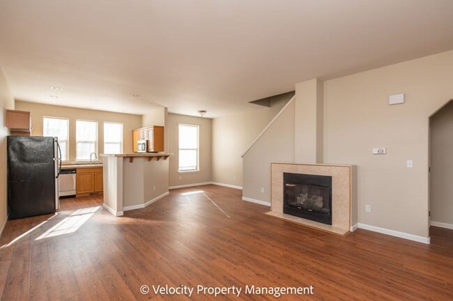 Building Photo - 1530 NW Hickory Pl
