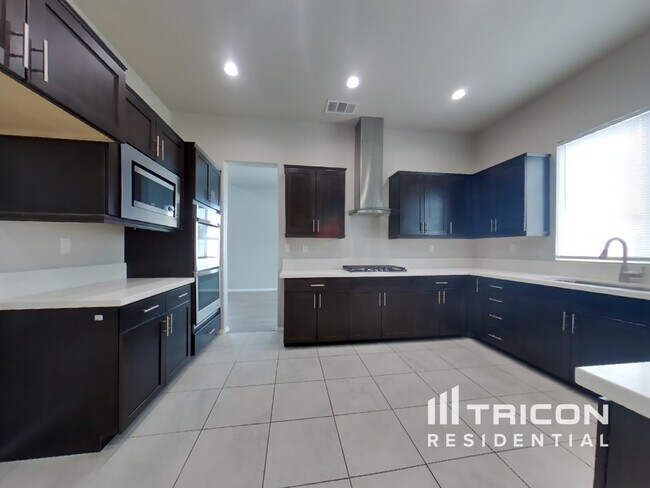 Foto del edificio - 13725 Polk Ct