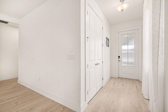 Building Photo - 44283 Panther Dr
