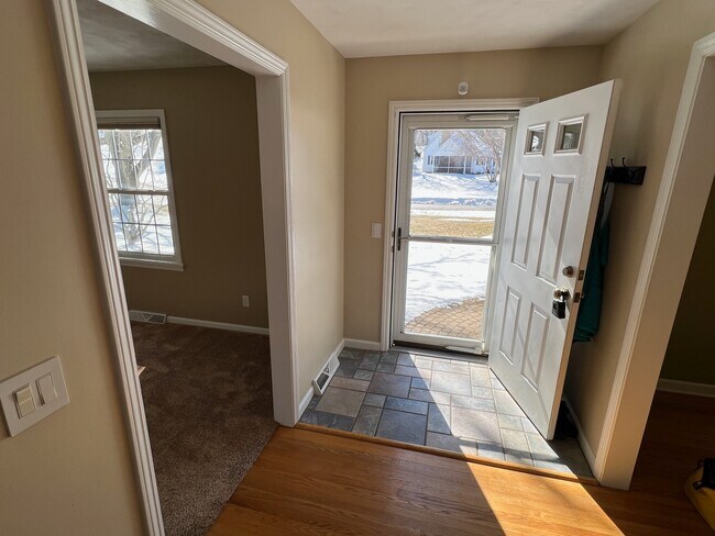 Building Photo - 68 Southern Hills Cir