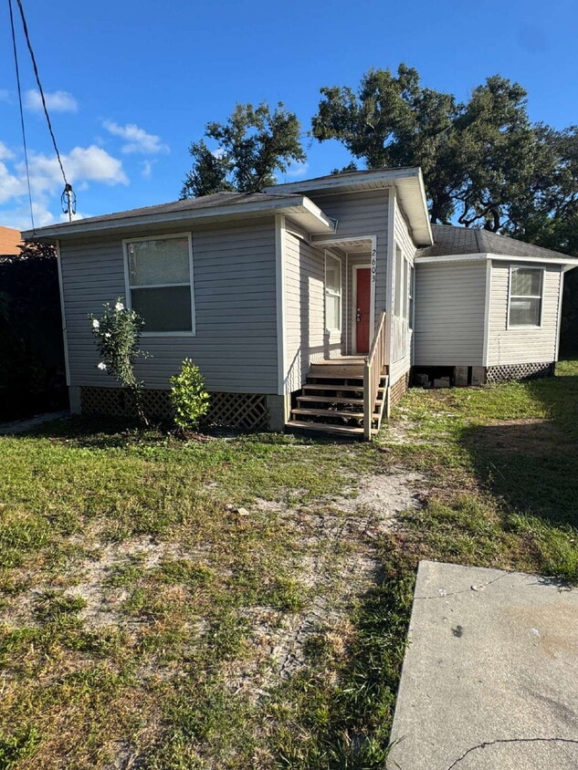 "Spacious 4-Bedroom Home with 2 Full Baths in Prime Tampa Location – 1,560 Sq. Ft. of Comfort!" - "Spacious 4-Bedroom Home with 2 Full Baths...