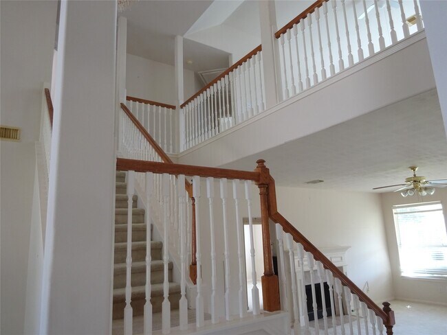 Building Photo - 515 Plantain Ln