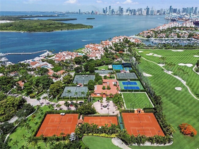 Foto del edificio - 2124 Fisher Island Dr
