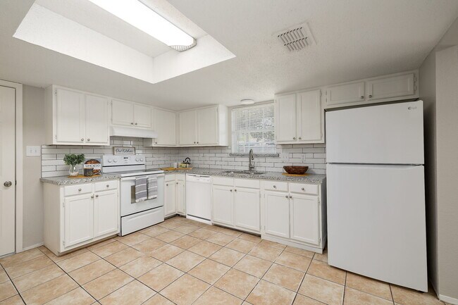 Kitchen - 2920 N 26th St