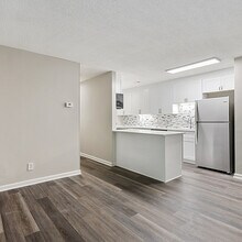 Building Photo - Croasdaile