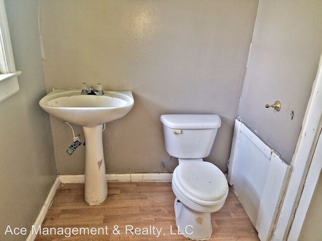 Building Photo - 3 br, 2 bath House - 824 East Moulton SE