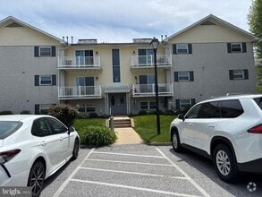 Building Photo - 6 Warren Lodge Ct