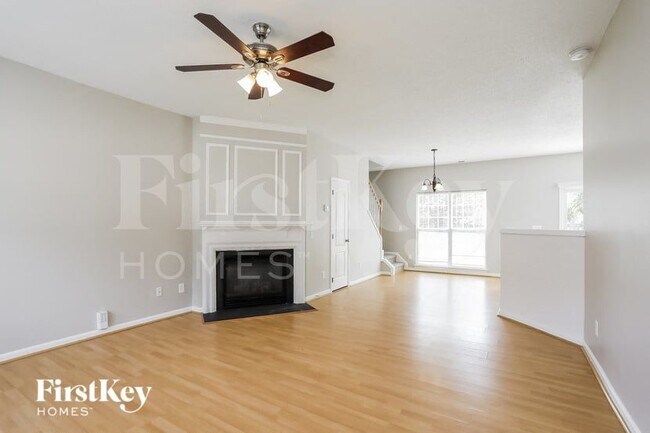 Foto del edificio - 5521 Scenic Brook Ln