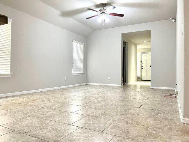 Building Photo - 12121 Parade Park Pl