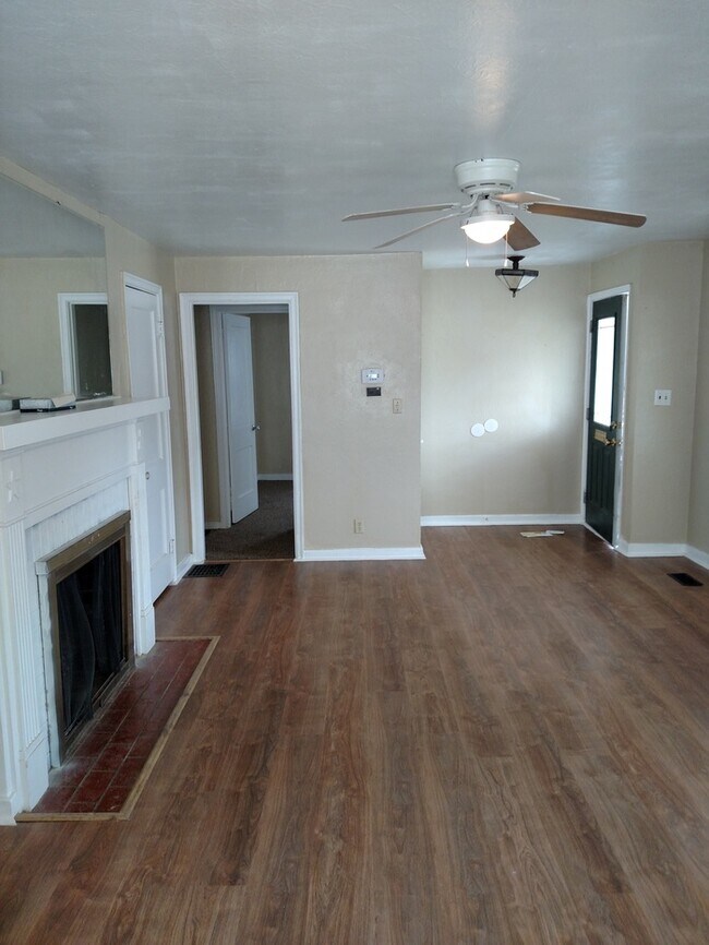 Building Photo - Charming 3-4 Bedroom 2 Bath Home in Fairborn