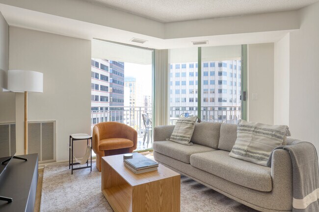 Building Photo - 4650 Washington Blvd