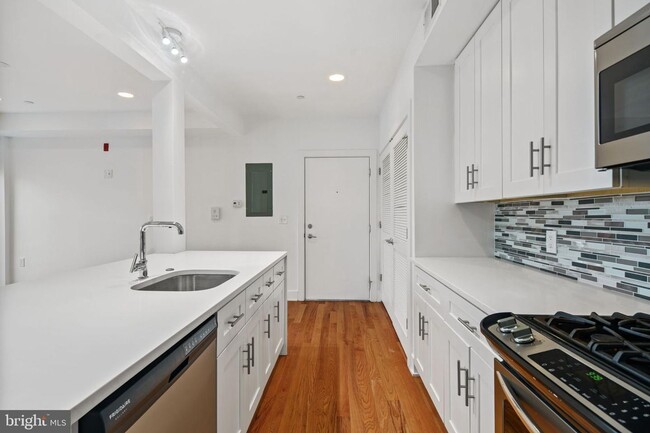Building Photo - Northern Liberties Apartment