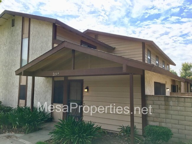 Building Photo - Nice 2 Bed, 1.5 Bath Condo In Ontario