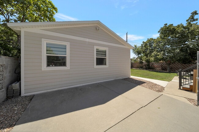Building Photo - 310 E 6240 S