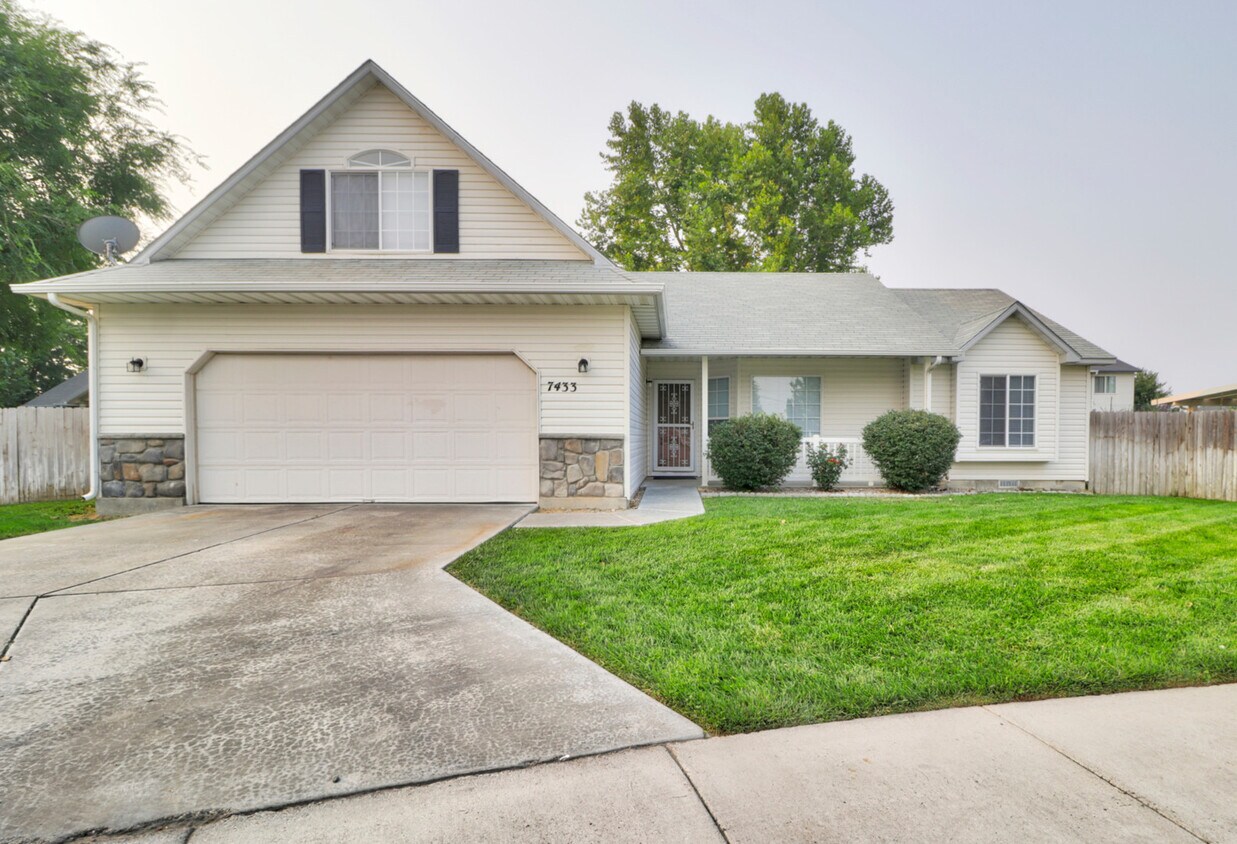Primary Photo - Adorable functional floor plan - off of Ch...