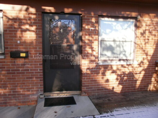 Foto del edificio - 1536 Henson Ave