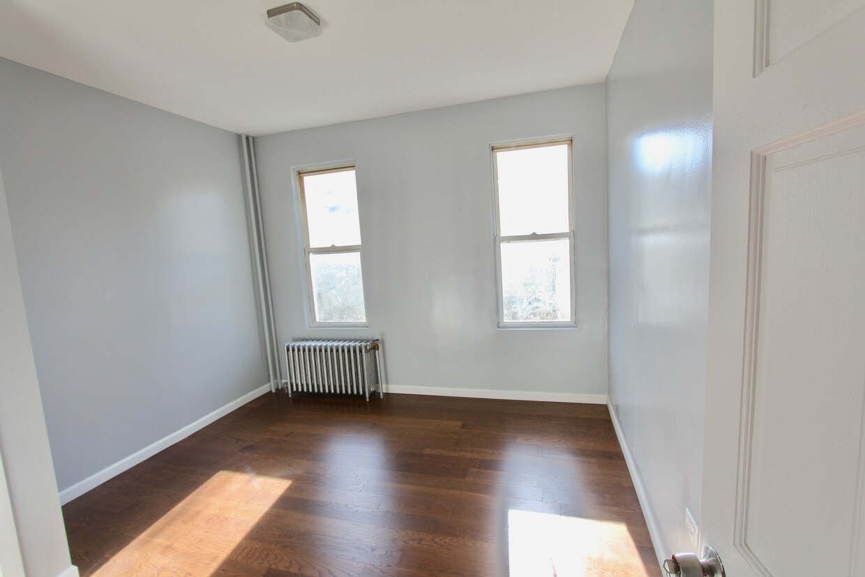 Foto principal - 2068 Story Ave