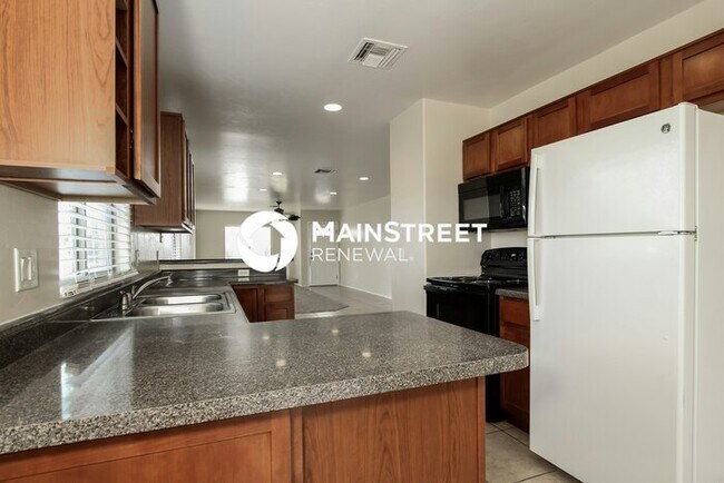 Foto del edificio - 3 Bedroom Pet-Friendly Home in TUCSON, AZ with Main Street Renewal
