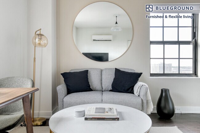 Foto del edificio - 1020 W Lawrence Ave