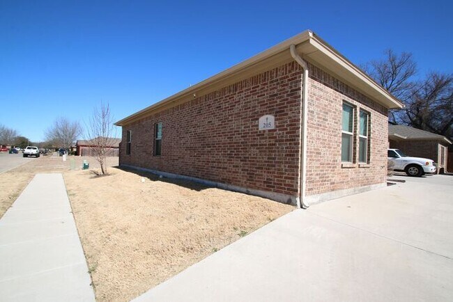 Building Photo - Move In Ready! – 3BD/2BA Azle Duplex | Granite Counters, Stainless Steel Appliances, Hardwood-Loo...