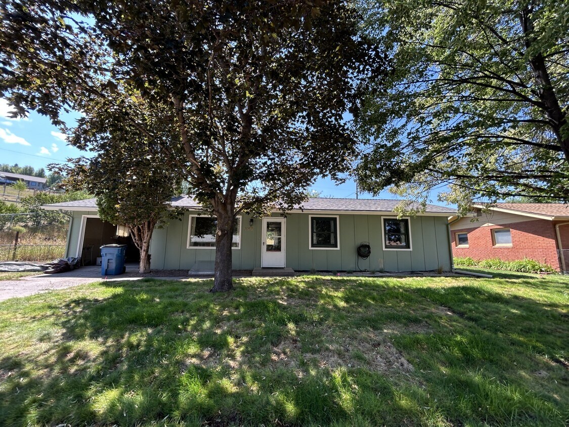 Primary Photo - 129 Cohosset Dr