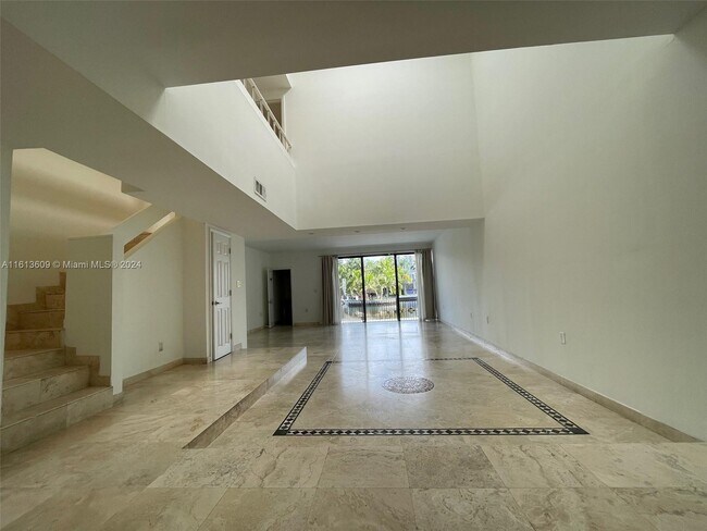 Foto del edificio - 335 Poinciana Island Dr