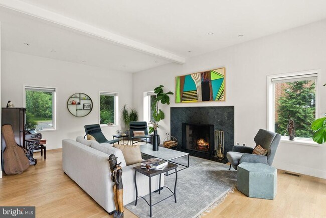 Foto del edificio - 3820 Argyle Terrace NW