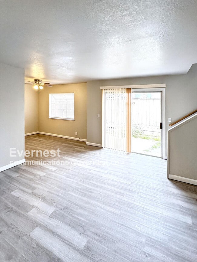 Building Photo - 1021 Evans Ct