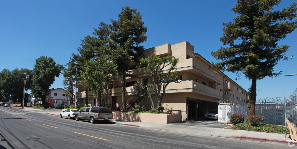Canyon Crest Apartments Apartments in Van Nuys, CA