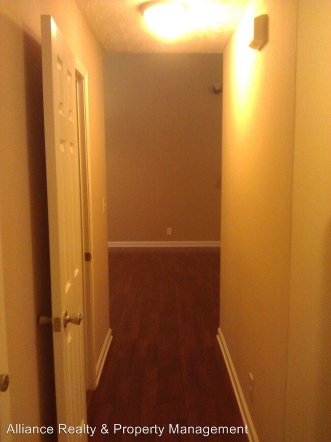 Building Photo - 500 Fox Trot Dr