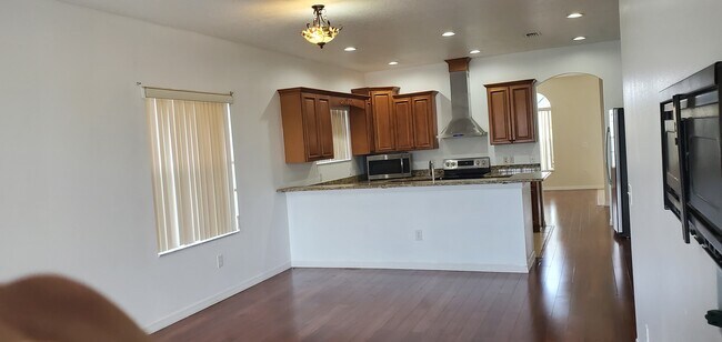 Building Photo - 24745 Siena Dr