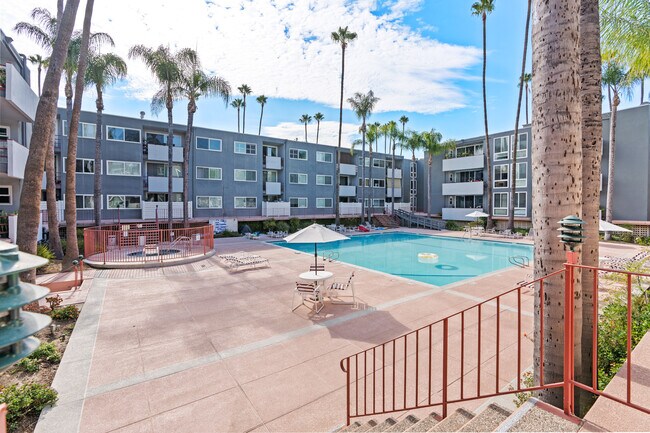 Foto del edificio - 4915 Tyrone Ave