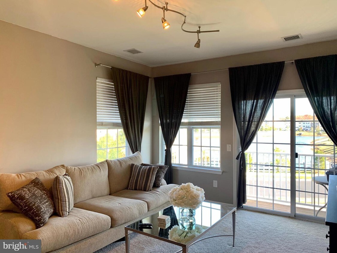 702 Van Gogh Ct, Monroe Township, NJ 08094 Apartment for Rent in