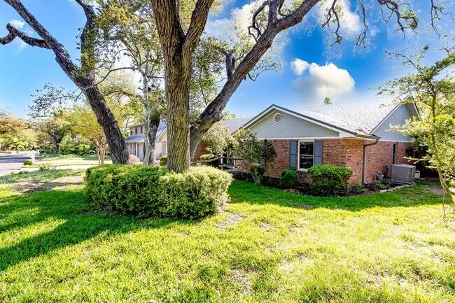 Building Photo - 11209 Deadoak Ln