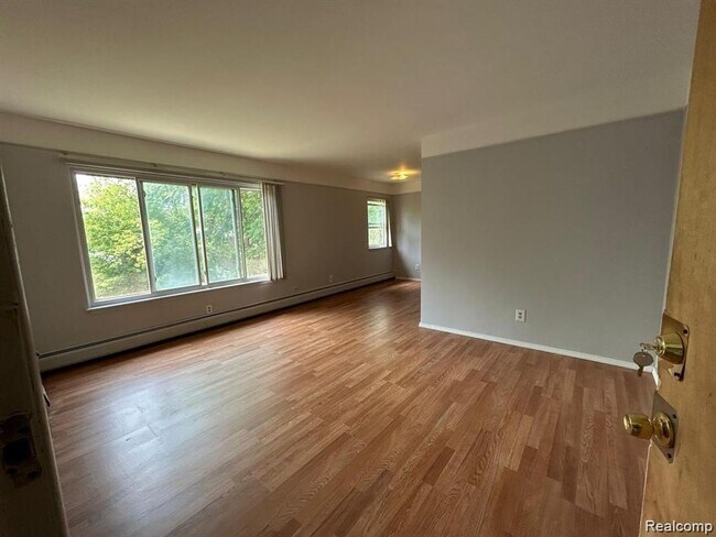 Foto del edificio - 16480 E 9 Mile Rd