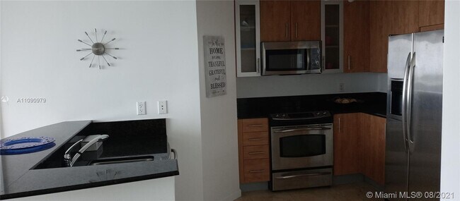Building Photo - 7910 Harbor Island Dr