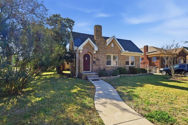 Building Photo - 4701 Avenue N 1/2 Rear