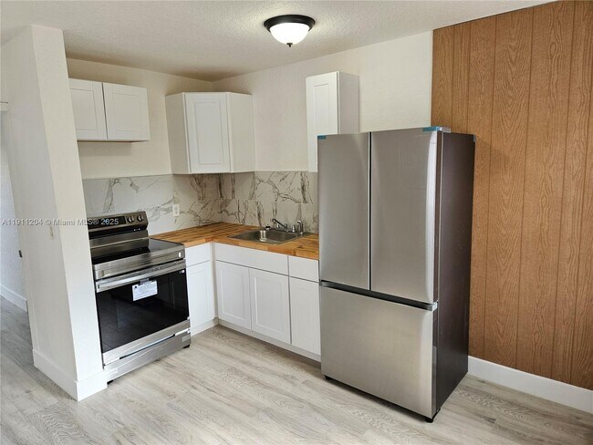 Foto del edificio - 118 NW 8th Ave