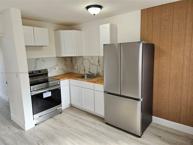 Building Photo - 118 NW 8th Ave