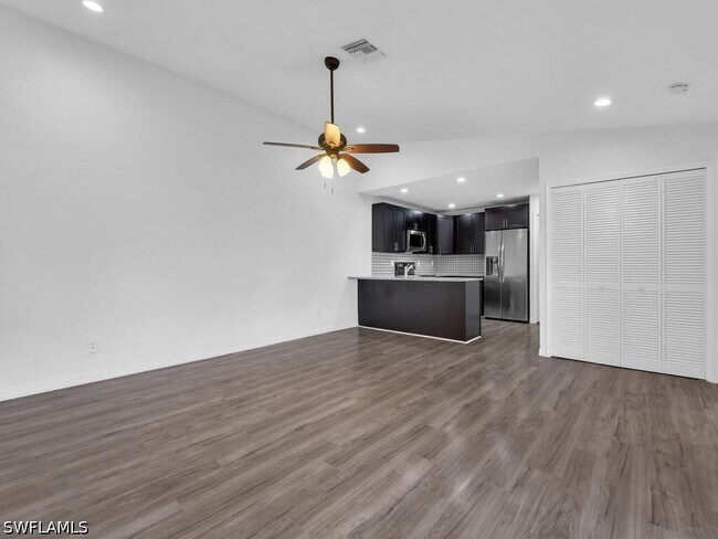 Building Photo - 5620 Foxlake Dr